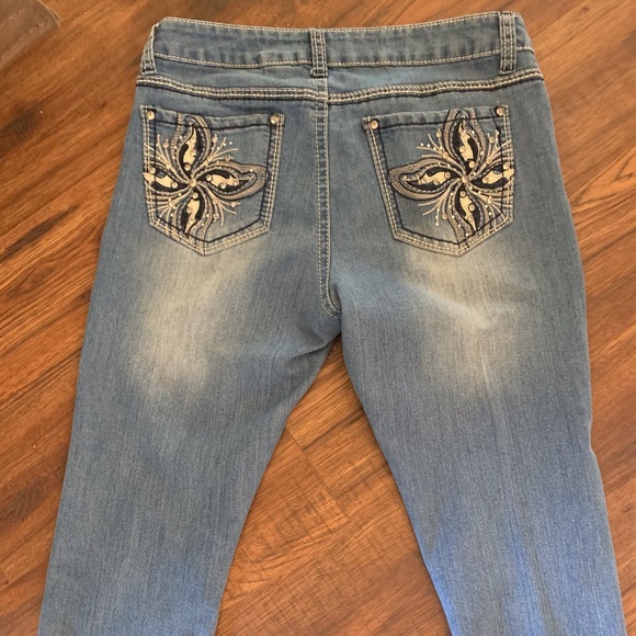 Weekend Capri Jeans - Picture 2 of 11